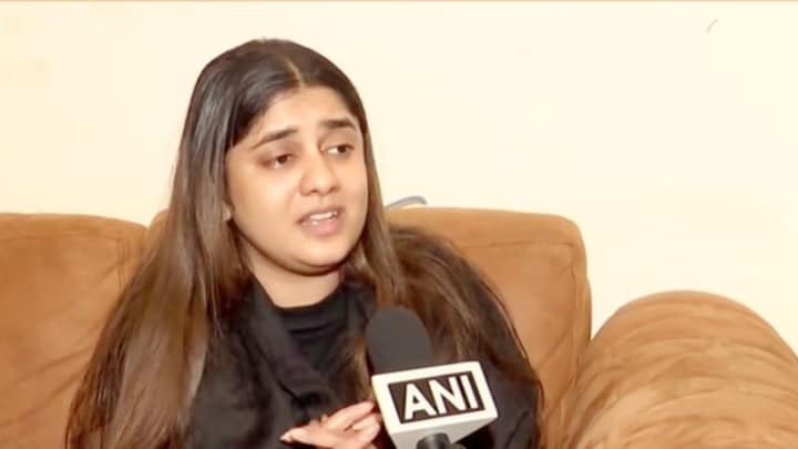 कुलदीप सेंगर की बेटी ऐश्वर्या सिंह सेंगर ने हाथ जोड़ कही ये सारी बात, अलग ही कहानी बता दी Unnao Rape Case, Kuldeep Sengar, Supreme Court Hearing Today, Kuldeep Sengar Relief Protest, Unnao Case Latest News, Supreme Court News India, Unnao Rape Case Verdict