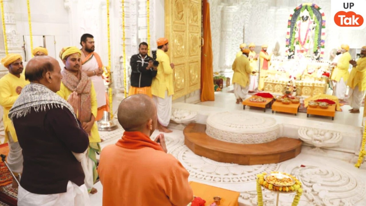 रक्षा मंत्री राजनाथ सिंह और सीएम योगी आदित्यनाथ पहुंचे राम दरबार... अयोध्या में क्या-क्या किया सब जानिए