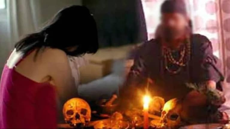 पेट में जिन्न का बच्चा है.. मंदिर बुलाकर तांत्रिक संतोषी ने लड़की के उतरवाए कपड़े और फिर गंदी हरकत का बना लिया वीडियो Agra Tantrik Crime
