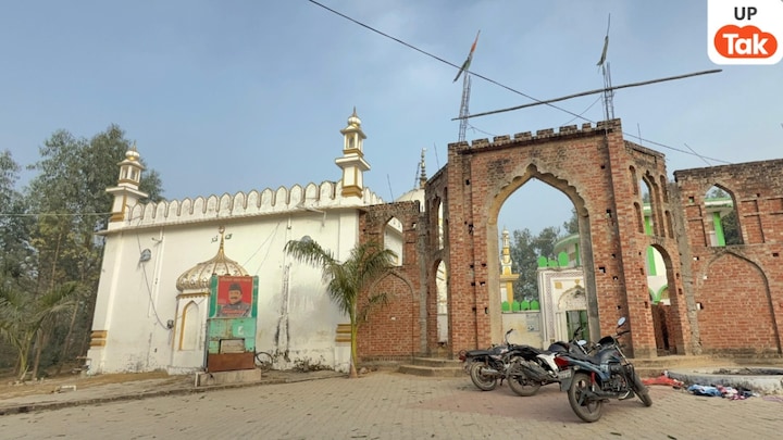 संभल में अब दादा मियां मजार के पास बनी मस्जिद को हटाने का फरमान! इस बीच मुतवल्ली 800 साल पुराना किस्सा ले आए Sambhal, Sambhal News, Sambhal Administration, Sambhal Police, Sambhal Mosque, Action against encroachment in Sambhal, UP News, Mosque demolished, UP Viral News, संभल, संभल न्यूज