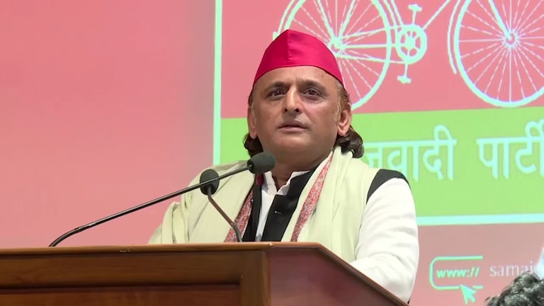 CM योगी के सबसे चर्चित बयान को अखिलेश यादव ने बताया 'घिसा-पिटा'... SIR को लेकर पूछ दिए ये 3 तीखे सवाल UP News