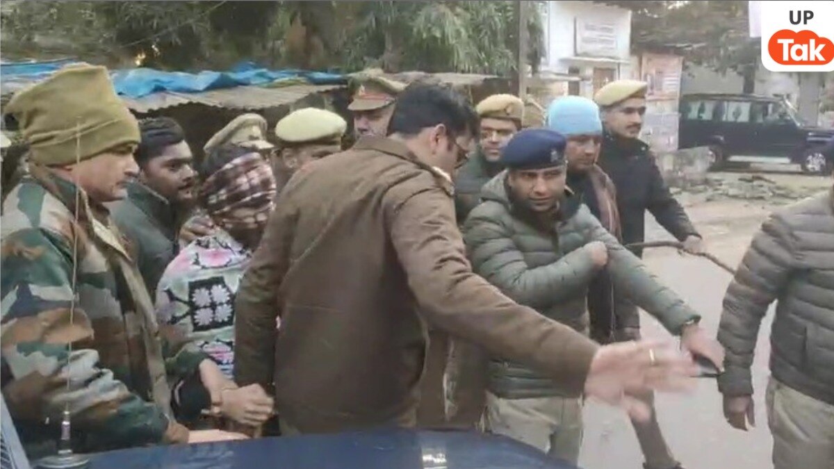 Meerut, Meerut Paras Som, Meerut crime news, Sardhana Kapasad village news, Sunita murder case, victim family protest Meerut, Meerut police action, UP law and order, family grief Meerut, Uttar Pradesh crime news