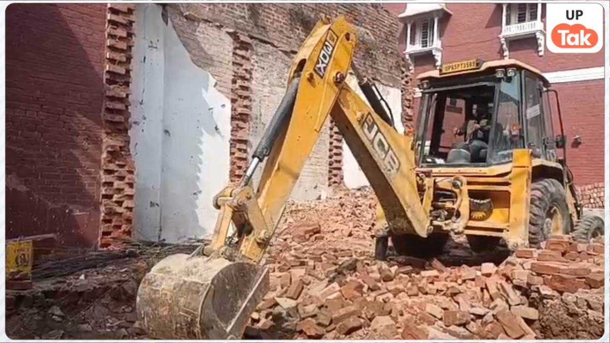 बनारस की दालमंडी में घुस गया बुलडोजर... मुस्लिम बहुल इस इलाके में अब क्या करने की तैयारी?