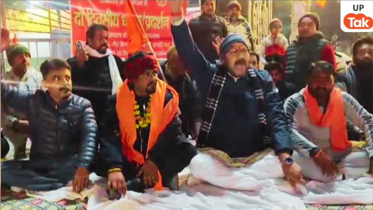 रायबरेली में बजरंग दल के नेता विनोद मौर्य की पुलिस ने कर दी कंबल कुटाई! अब मंत्री और MLA रोड पर उतरे Raebareli, Raebareli News, Raebareli Police, Raebareli Viral News, Raebareli Crime, UP News, Bajrang Dal, UP Police, UP News, रायबरेली, रायबरेली न्यूज, रायबरेली पुलिस
