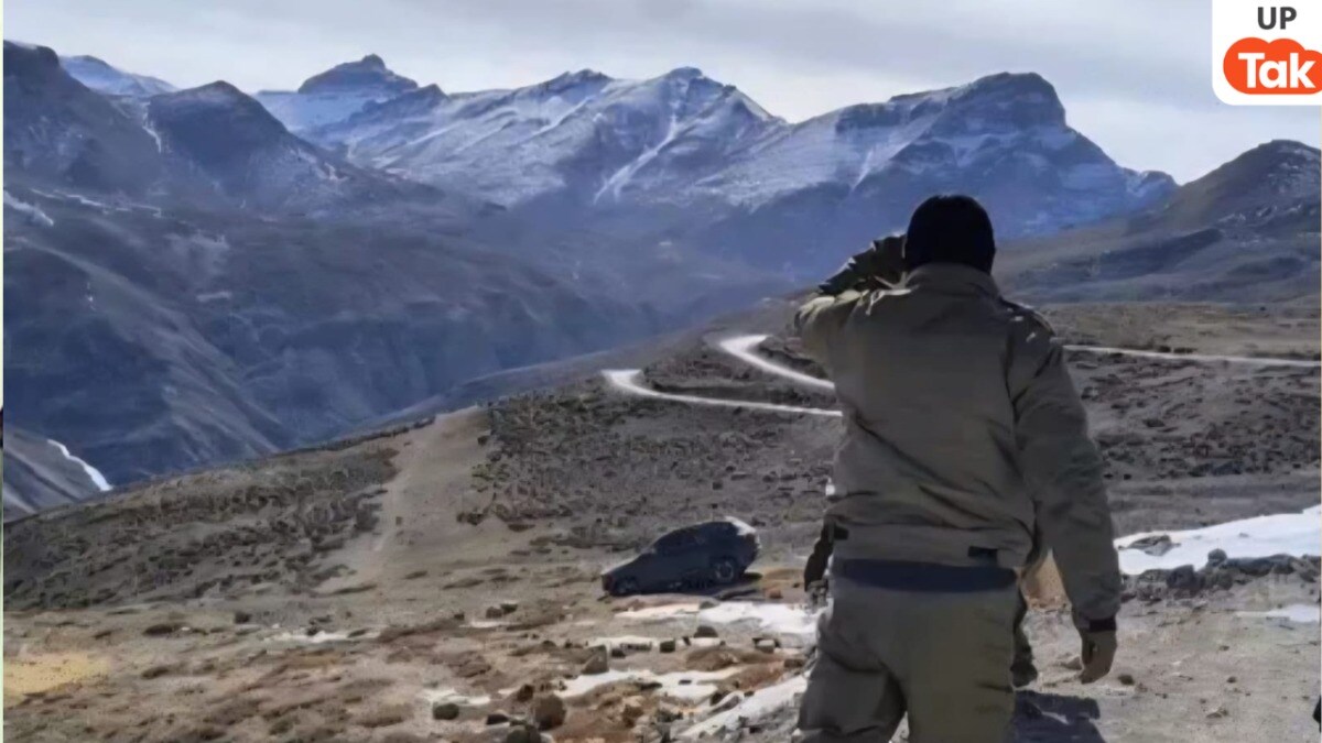 आगरा के 4 यार कार से लेह की पैंगोंग झील गए और खाई में पलटे! 2 दिन हीटर से जिंदा रहे फिर डीजल खत्म हुआ तो इस हाल में मिले Agra, 4 friends from Agra missing in Ladakh, Agra News, Agra Police, Leh, Ladakh, Agra to Ladakh road trip, Leh by car, Ladakh by car, UP News, UP Viral News, आगरा