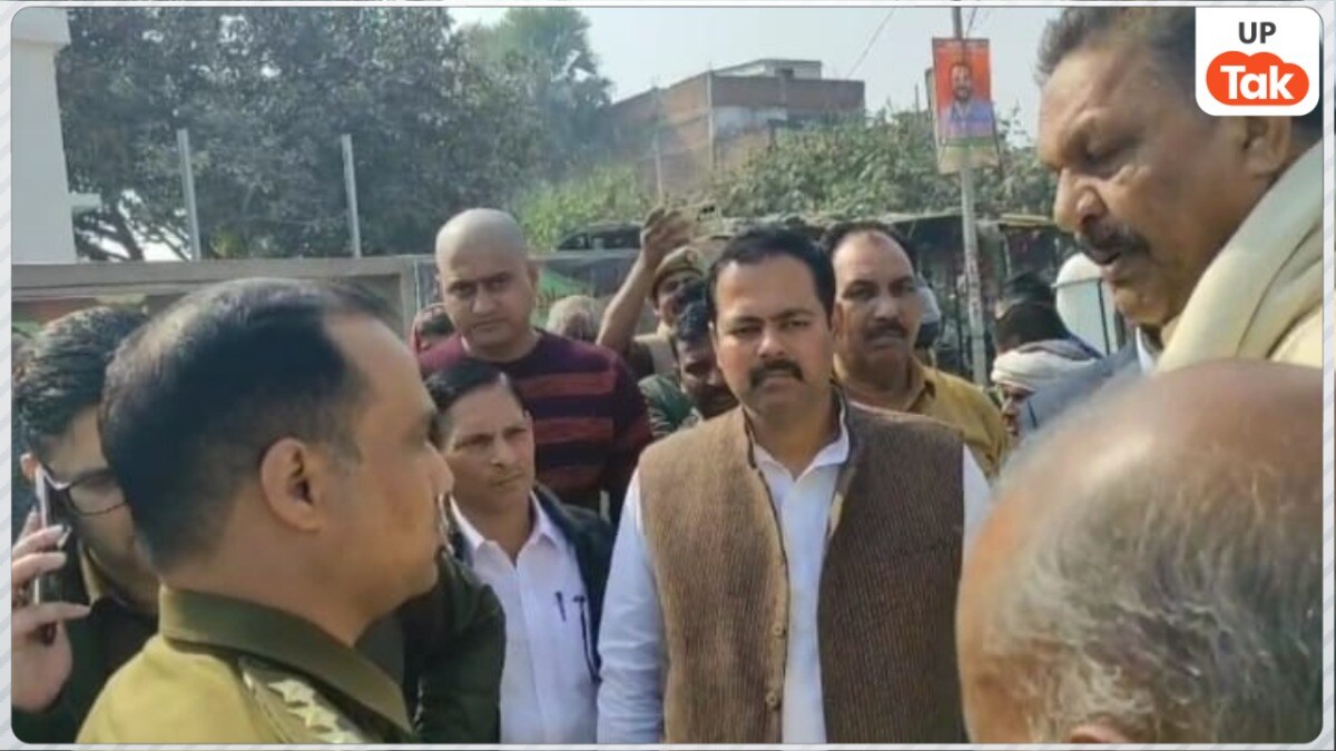 CO सिटी शेखर सेंगर और शहर कोतवाल महेंद्र सिंह से डायरेक्ट भिड़ गए सांसद अफजाल अंसारी, सड़क पर हुआ तमाशा Afzal Ansari clashed with CO City Kotwal Mahendra Singh: