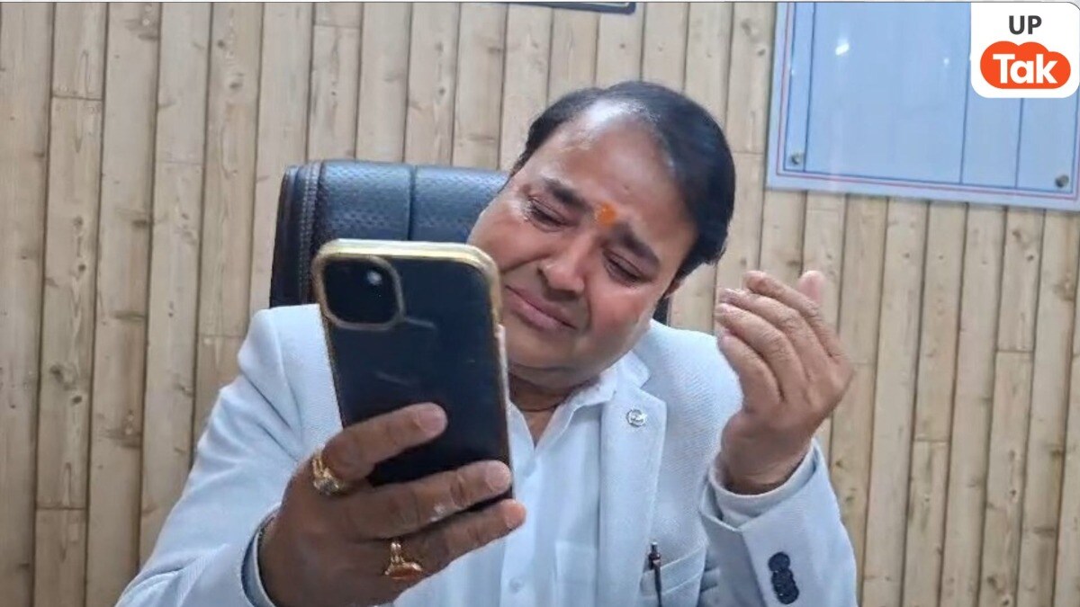 यूपी में एक और इस्तीफा! इस बार GST डिप्टी कमिश्नर प्रशांत कुमार सिंह ने रोते हुए CM योगी के समर्थन में दिया रेजिग्नेशन UP Tak