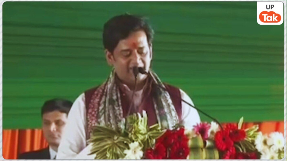 मजाक-मजाक में सीएम योगी के सामने ही मेयर मंगलेश श्रीवास्तव को रवि किशन ने खूब सुना दिया Ravi Kishan
