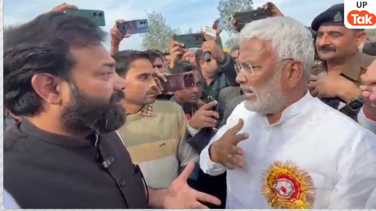 100 प्रधानों के साथ BJP विधायक बृजभूषण राजपूत ने बीच सड़क मंत्री स्वतंत्र देव सिंह को रोका फिर जमकर हुई बमचक Photo: BJP MLA Brij Bhushan Rajpoot And Minister Swatantra Dev Singh