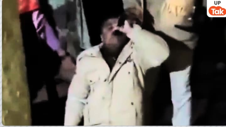 टॉर्च को शराब की बोतल समझ लगा घटाघट पीने... जालौन में पुलिसवाले का वीडियो वायरल हुआ तो सामने आई ये कहानी UP News