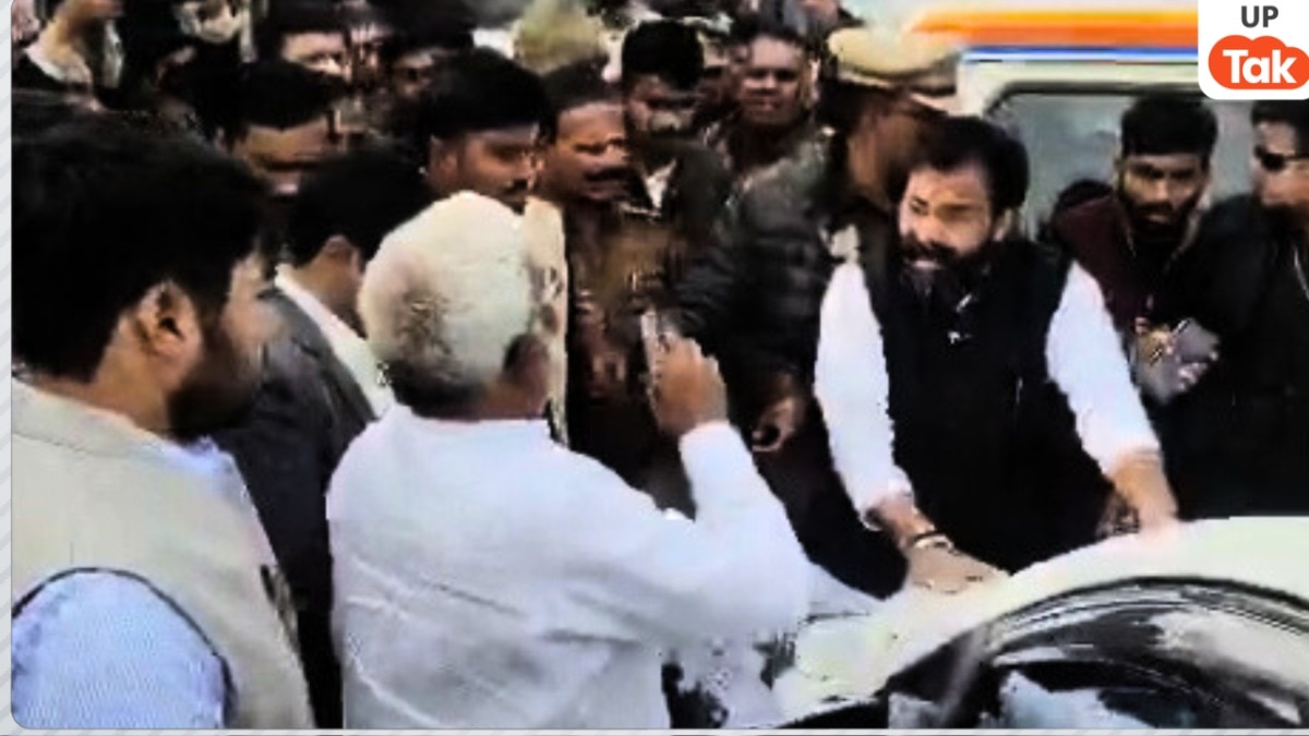 बहस के बीच गाड़ी का बोनट थपथापते हुए BJP विधायक बोले- आप कितने गांव में जाओगे... फिर मंत्री स्वतंत्र देव ने दिया ये जवाब 