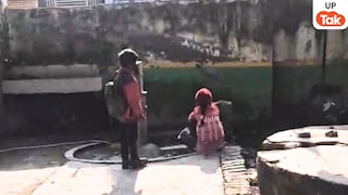 सहारनपुर में बच्चे हैंडपंप के नीचे बैठ धो रहे थे बर्तन, मासूमों ने कहा- मैडम के कहने पर ऐसा किया UP Tak
