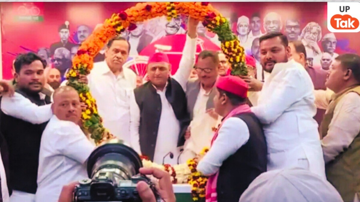 Naseemuddin Siddiqui, Samajwadi Party, Akhilesh Yadav, SP joining, Lucknow SP office, UP politics, Rajkumar Pal, Deenanath Kushwaha, Congress to SP, BSP former minister