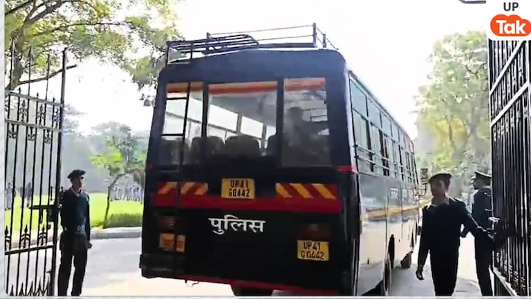 बोर्ड परीक्षाओं के बीच नोएडा में एक दर्जन स्कूलों को बम से उड़ाने की धमकी, पुलिस-प्रशासन अलर्ट मोड पर Noida School Bomb Threat