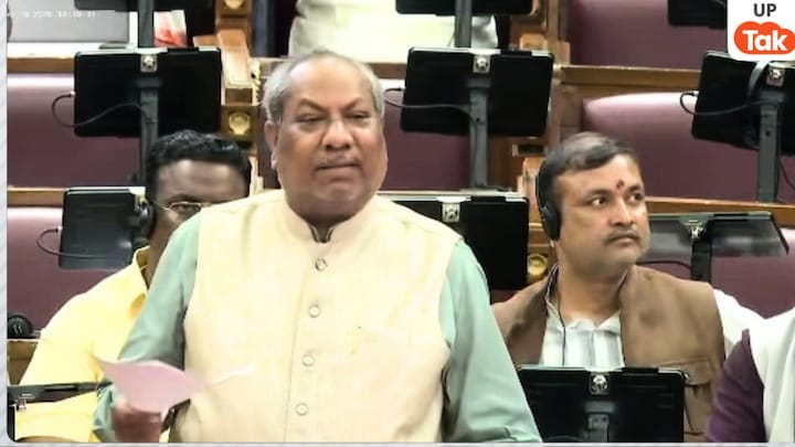 सियासी संग्राम में बदल गई यूपी विधानसभा, संजय निषाद और सपा विधायकों के बीच आई हाथापाई तक की नौबत! UP Minister Sanjay Nishad