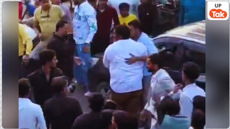 बुलंदशहर में एयरफोर्स जवान प्रथम और उनके शिक्षक पिता को जमीन पर गिरा बुरी तरह लातों से मारा! फिर ये पता चला Air Force soldier beaten