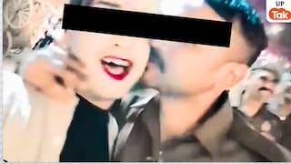 रील बना रहा था ट्रांसजेंडर तभी पीछे से आए कॉन्स्टेबल ने कर दिया उसे किस... सिपाही कमेंट सेक्शन में लगा रहा ये गुहार UP Tak