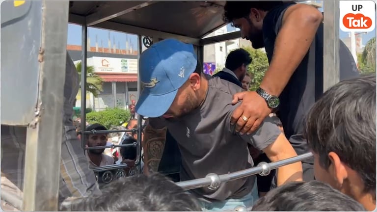 पिता का पार्थिव शारीर देख टूट गए रिंकू सिंह, शव वाहन में बैठे तो ऐसा था क्रिकेटर का हाल Rinku Singh