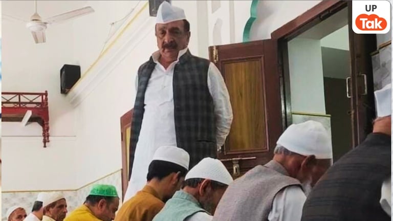 संभल सपा MLA इकबाल महमूद अयातुल्ला खामेनेई के लिए रो दिए…मस्जिद से आया ये वीडियो वायरल Sambhal SP MLA Iqbal Mahmood, MLA Iqbal Mahmood, Iqbal Mahmood VIDEO, UP NEWS, Ayatollah Khamenei, Ayatollah Khamenei News, up news, up viral news, up viral video