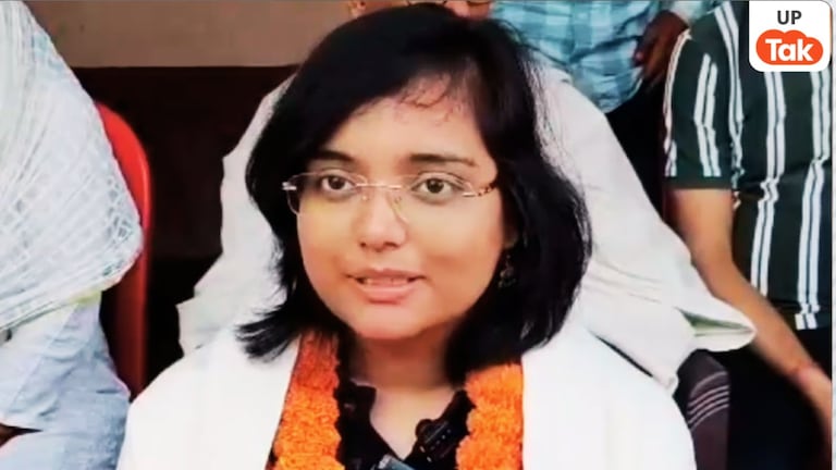 301वीं रैंक और 2 लड़कियां… UPSC सिविल सेवा को पास करने का दावा करने वालीं यूपी की Dr आकांक्षा सिंह ने क्या बताया? UPSC Result, UPSC Result 2026, UPSC Result 301 Rank, UPSC Result 301 Rank vivad, Dr Akanksha Singh, UPSC Dr Akanksha Singh, UPSC Akanksha Singh, Ghazipur, Ghazipur News, Ghazipur Viral News