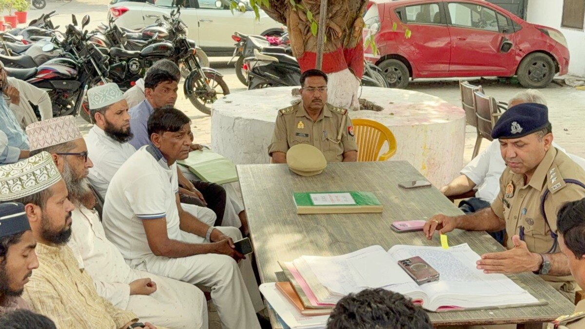 Sambhal, Sambhal Police, Sambhal CO, Sambhal CO Kuldeep Kumar, Iran war, Eid, Friday prayers, Sambhal viral news, UP news, UP police, संभल, संभल पुलिस, संभल सीओ, संभल सीओ कुलदीप कुमार, ईरान जंग, ईद, जुमे की नमाज, संभल वायरल न्यूज, यूपी न्यूज, यूपी पुलिस