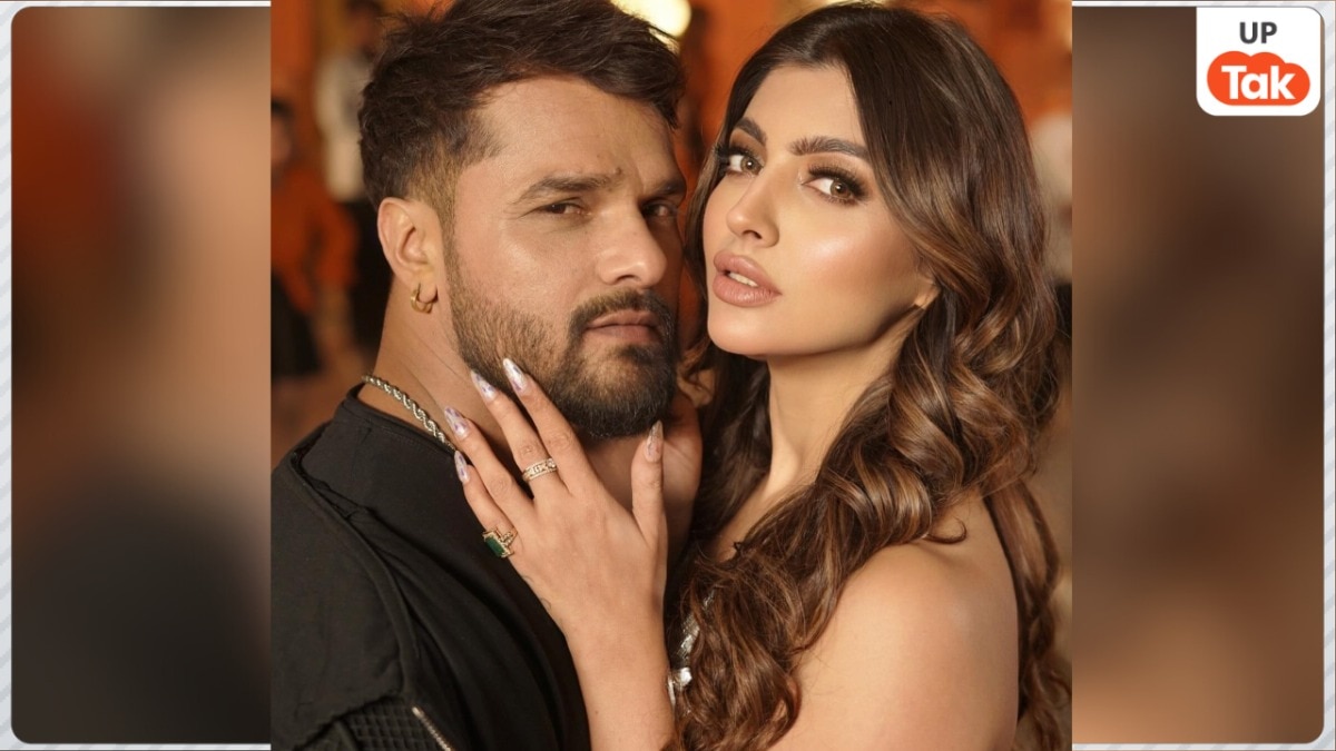 Akanksha Puri share picture with Khesari