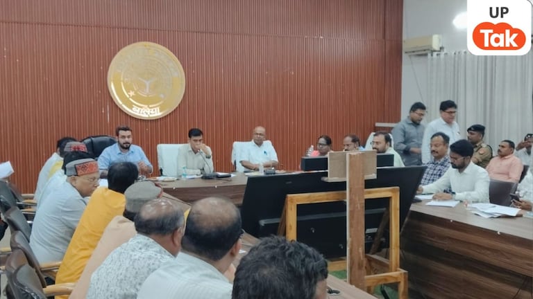 उद्योग बंधु बैठक में विकास कार्यों पर जोर, डीएम ने दिए सख्त निर्देश UP Tak