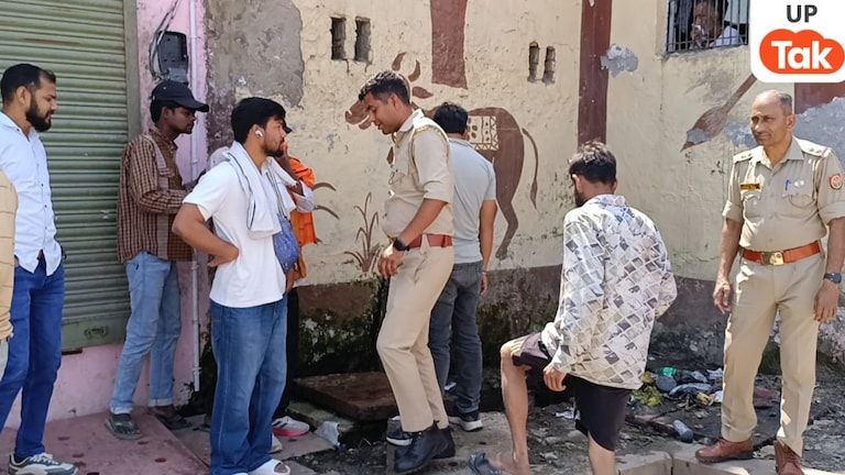 Vrindavan Dead Body Case: वृंदावन में नाले से मिला अज्ञात युवक का शव, कई दिन पुरानी मौत की आशंका UP Tak