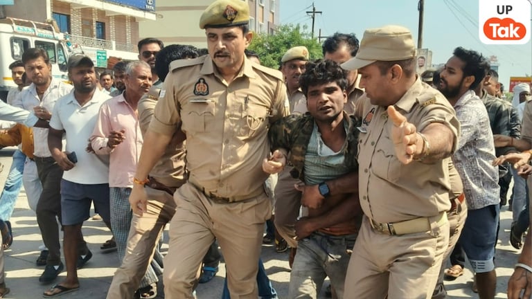 जालौन में शिवलिंग और नंदी की प्रतिमा को खंडित करने वाले के साथ लोगों ने ये क्या किया? Jalaun, Jalaun News, Jalaun Police, Jalaun Viral News, Jalaun Crime, Jalaun Crime News, UP News, UP Viral News, UP Police, जालौन, जालौन न्यूज, जालौन पुलिस, जालौन वायरल न्यूज, जालौन क्राइम