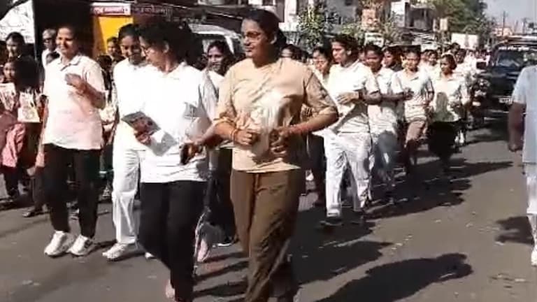 Amethi Run for Empowerment: अमेठी में ‘Run for Empowerment’: महिला पुलिस और छात्राओं की दौड़, दिया सुरक्षा और सशक्तिकरण का बड़ा संदेश UP Tak