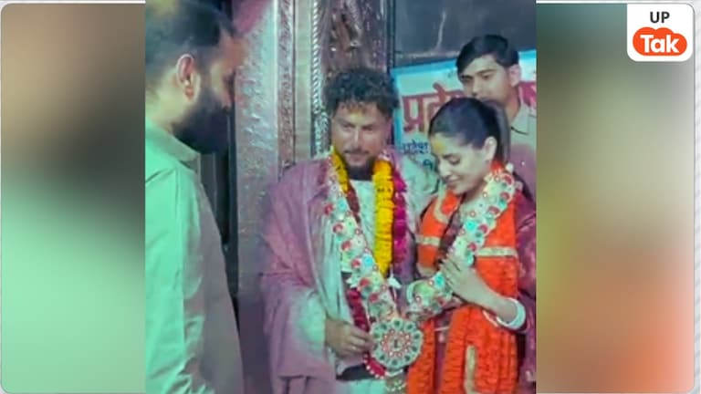 शादी के बाद पत्नी वंशिका संग बांके बिहारी मंदिर पहुंचे कुलदीप यादव, सामने आई तस्वीरों में ये करते दिखे Kuldeep and Vanshika