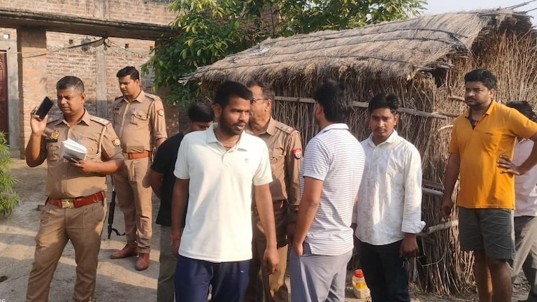 Ballia Murder News: बुजुर्ग की घर के पास मिली लाश, मक्का तोड़ने के विवाद में हत्या का शक; 3 आरोपी हिरासत में UP Tak