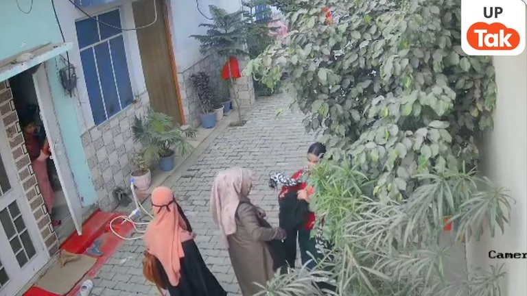 Moradabad Burqa Controversy: बुर्का विवाद में छात्रा गिरफ्तार, धर्म परिवर्तन और नॉनवेज के लिए दबाव का आरोप; किशोर न्याय बोर्ड भेजा गया UP Tak