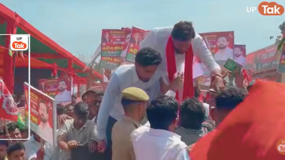 जब अखिलेश यादव की रैली में बैरिकेडिंग फांगकर पहुंचे नवीन सर तो ऐसा था वहां का माहौल