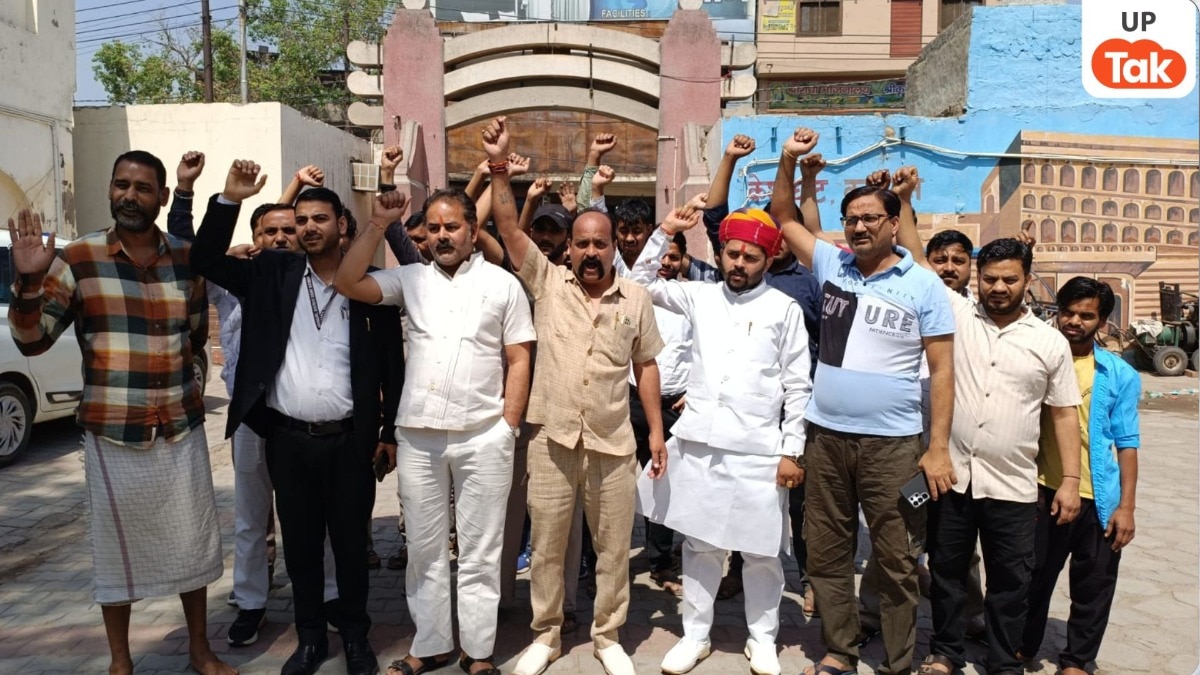 Vrindavan Sewer Crisis: मथुरा में सीवर संकट: वृंदावन जलभराव से बेहाल, पार्षद के इस्तीफे की मांग तेज