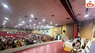 Ballia Anganwadi Recruitment: बलिया आंगनवाड़ी भर्ती में ऑन-द-स्पॉट फैसला: CDO ने खुद सुनी शिकायतें, तुरंत हुआ निपटारा UP Tak