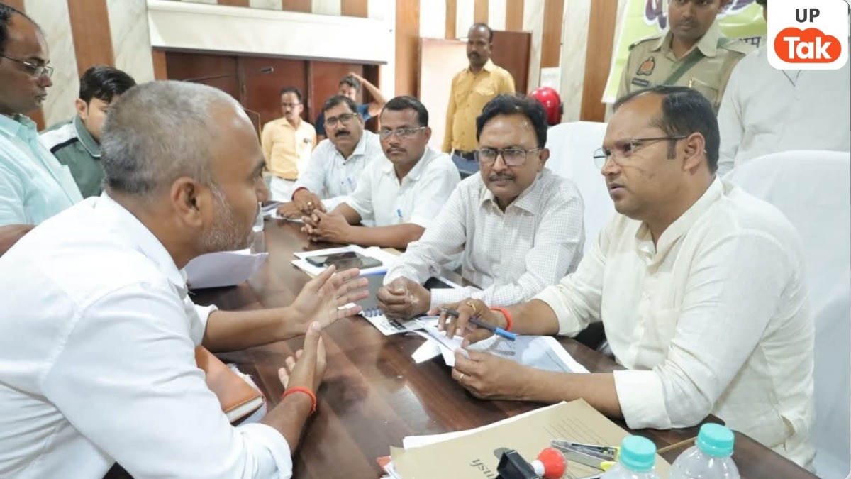 Raebareli News: रायबरेली में MLA अशोक कोरी का ‘रौद्र रूप’, घूसखोरी पर भड़के-मंच से अधिकारियों की लगाई क्लास