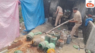 Ballia Illegal Liquor Crackdown: बलिया में अवैध शराब माफियाओं पर पुलिस का बड़ा एक्शन, 2000 लीटर लहन नष्ट, 15 भट्टियां ध्वस्त UP Tak