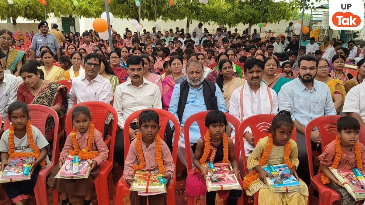 Ballia School Campaign: बलिया में ‘स्कूल चलो अभियान’ का आयोजन: बच्चों के बीच पहुंचे मंत्री दयाशंकर सिंह, मिड-डे मील चखकर परखी गुणवत्ता