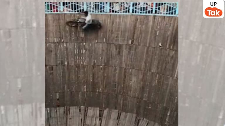 Ballia Fair Accident: बलिया में ‘मौत का कुआं’ बना हादसे का गड्ढा: जर्जर लकड़ियों के चलते बाइक सवार गिरा, हालत नाजुक UP Tak