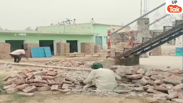 संभल में खुद ही मस्जिद और मदरसे को तोड़ने लगे लोग, ग्रामीणों ने क्यों उठाया ये कदम? Sambhal news, illegal construction removal, government land encroachment, UP news, Sambhal village action, mosque madrasa removal, encroachment drive, UP administration action, bulldozer action