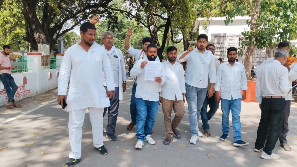 Ballia School Scam: बलिया में शिक्षा के नाम पर लूट! निजी स्कूलों पर किताबों में भारी कमीशन का आरोप, डीएम से शिकायत