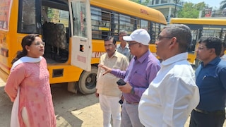 Barabanki Transport Action: बाराबंकी: डिप्टी ट्रांसपोर्ट कमिश्नर ने स्कूल वाहनों का किया निरीक्षण, बिना परमिट और फिटनेस वाले 4 वाहन सीज; 10 का हुआ चालान Barabanki News