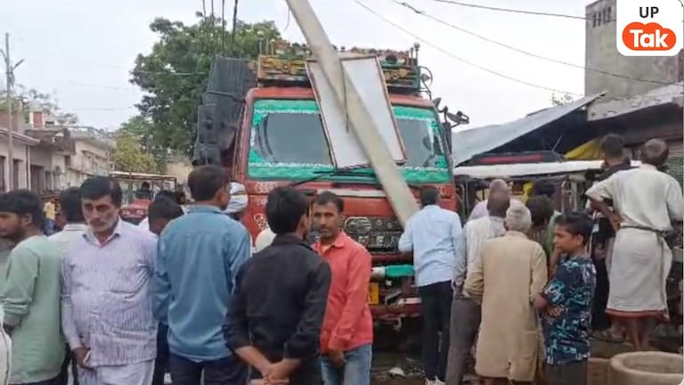 Barabanki Accident: बाराबंकी में बड़ा हादसा टला: बेकाबू DCM ने ई-रिक्शा और बिजली पोल को मारी जोरदार टक्कर UP Tak
