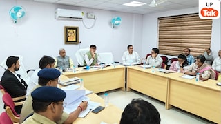 Vrindavan News: बांके बिहारी मंदिर में हाईटेक सुरक्षा: AI कैमरों से निगरानी, श्रद्धालुओं से बदसलूकी पर सख्त कार्रवाई UP Tak