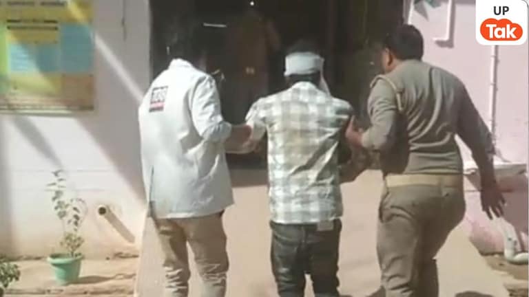 Barabanki Train Accident: रामनगर रेलवे स्टेशन पर दर्दनाक हादसा, मोबाइल उठाने के चक्कर में चलती ट्रेन से गिरा युवक, हालत गंभीर UP Tak