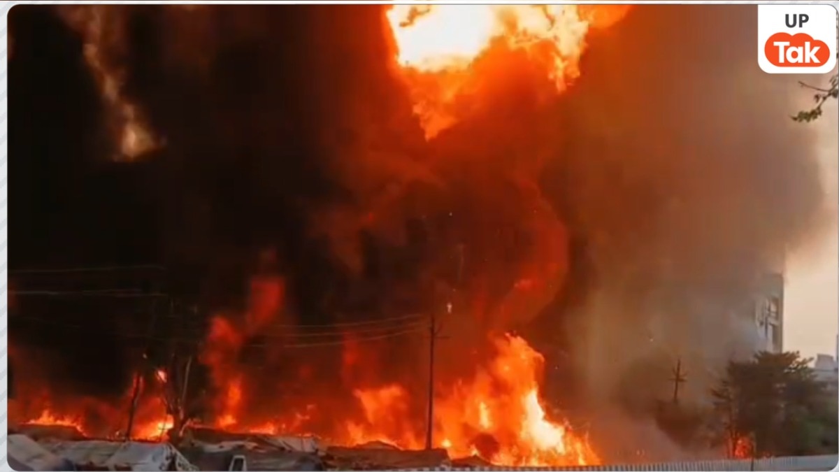 A massive fire broke out in the slums on Vikasnagar Ring Road.