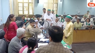 बागपत की डीएम ले रहीं थी किसानों के साथ बैठक, तभी वहां आ गया लंगूर ‘मटरू’ फिर जो हुआ, उसका वीडियो वायरल Baghpat, Baghpat News, Baghpat Viral News, Baghpat DM, Baghpat District Magistrate, UP News, UP Viral News, बागपत, बागपत न्यूज, बागपत वायरल न्यूज, बागपत डीएम, बागपत जिलाधिकारी, यूपी न्यूज, यूपी वायरल न्यूज