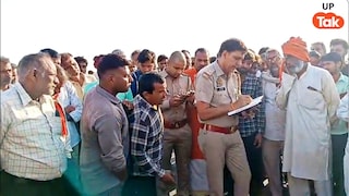 Mathura Accident News: 600 मीटर तक घसीटी ऊंट-बुग्गी, मथुरा में दर्दनाक हादसा, तेज रफ्तार वाहन ने ली चालक और ऊंट की जान, ग्रामीणों ने लगाया जाम UP Tak