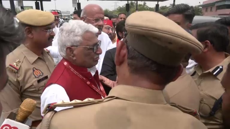 सपा डेलिगेशन को नोएडा पुलिस ने DND पर रोका, नेता विपक्ष माता प्रसाद पांडेय बोले- पाकिस्तानियों को पकड़ें, हमें क्यों रोक रहे? UP Tak